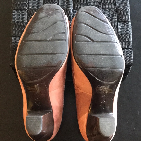 Super cute Pink and brown Clark’s heels. Size 7 - Picture 3 of 5